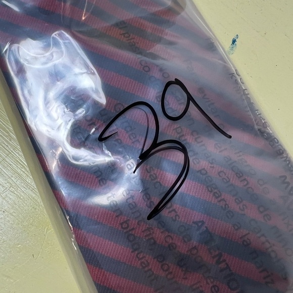 Brooks Brothers Woven in England Mads in USA Classic Red and Navy Power Tie - Picture 10 of 10